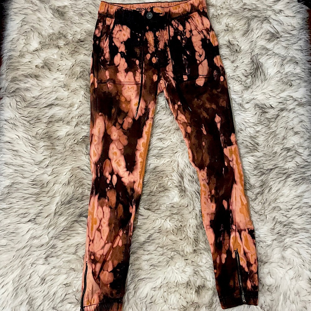 Brand new bleached American Eagle joggers w/ zippers accents on legs. - Picture 1 of 3